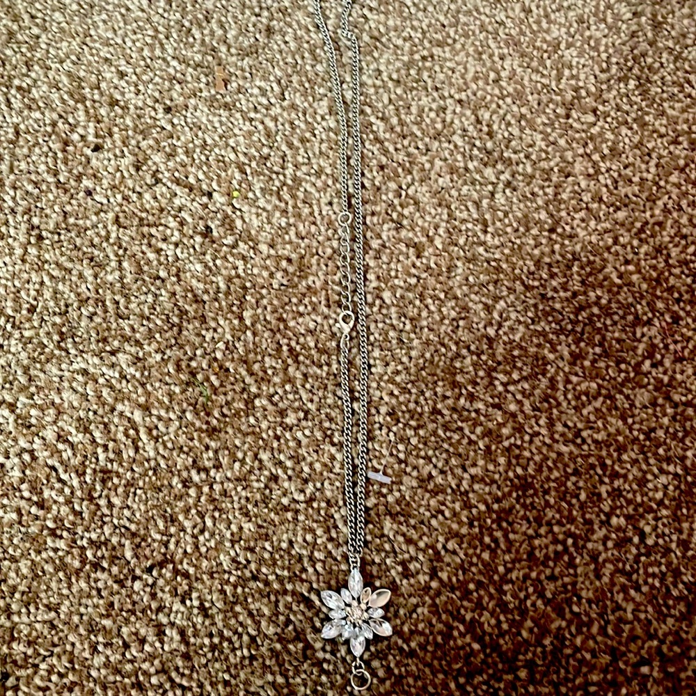 Star like necklace